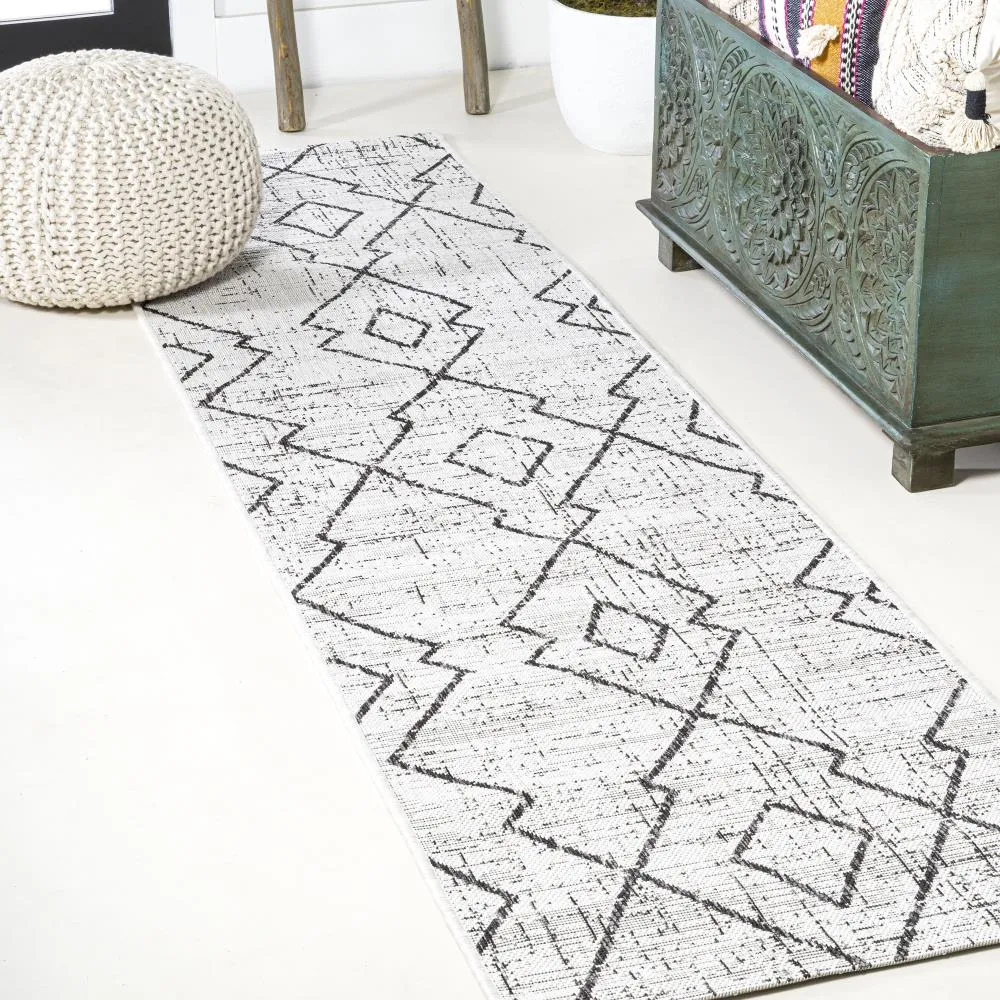 Funchat Carwa Tribal Diamond Trellis Area Rug