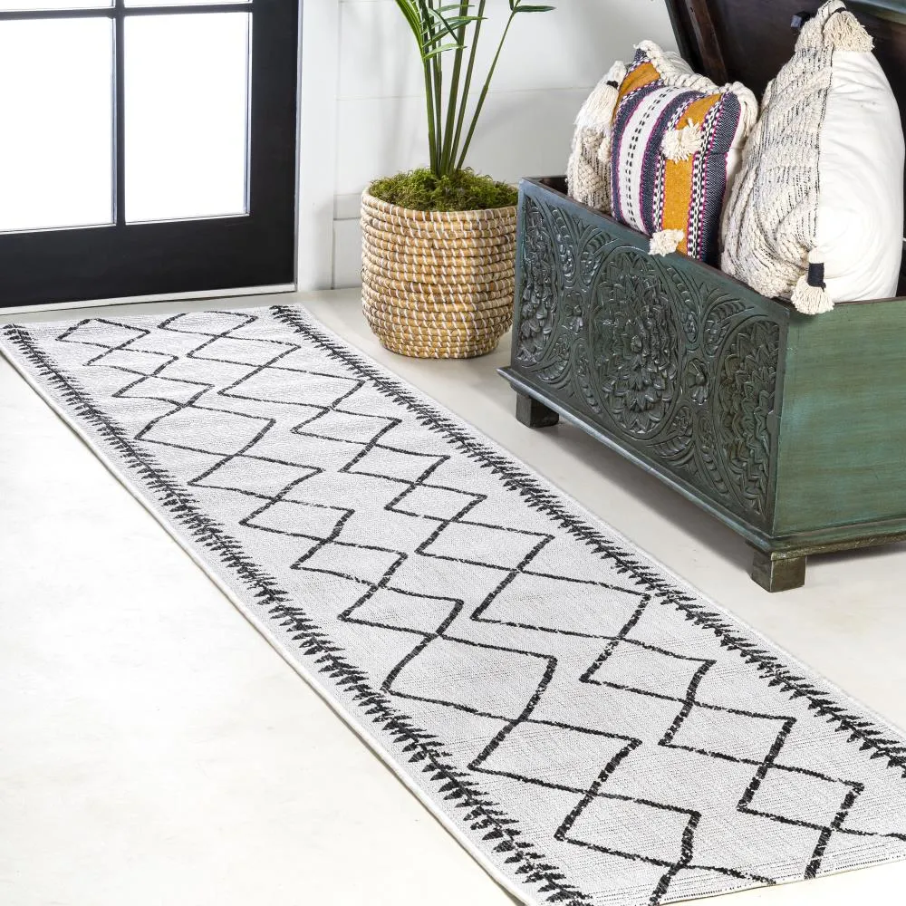 Gandra Derya Tribal Diamond Trellis Area Rug