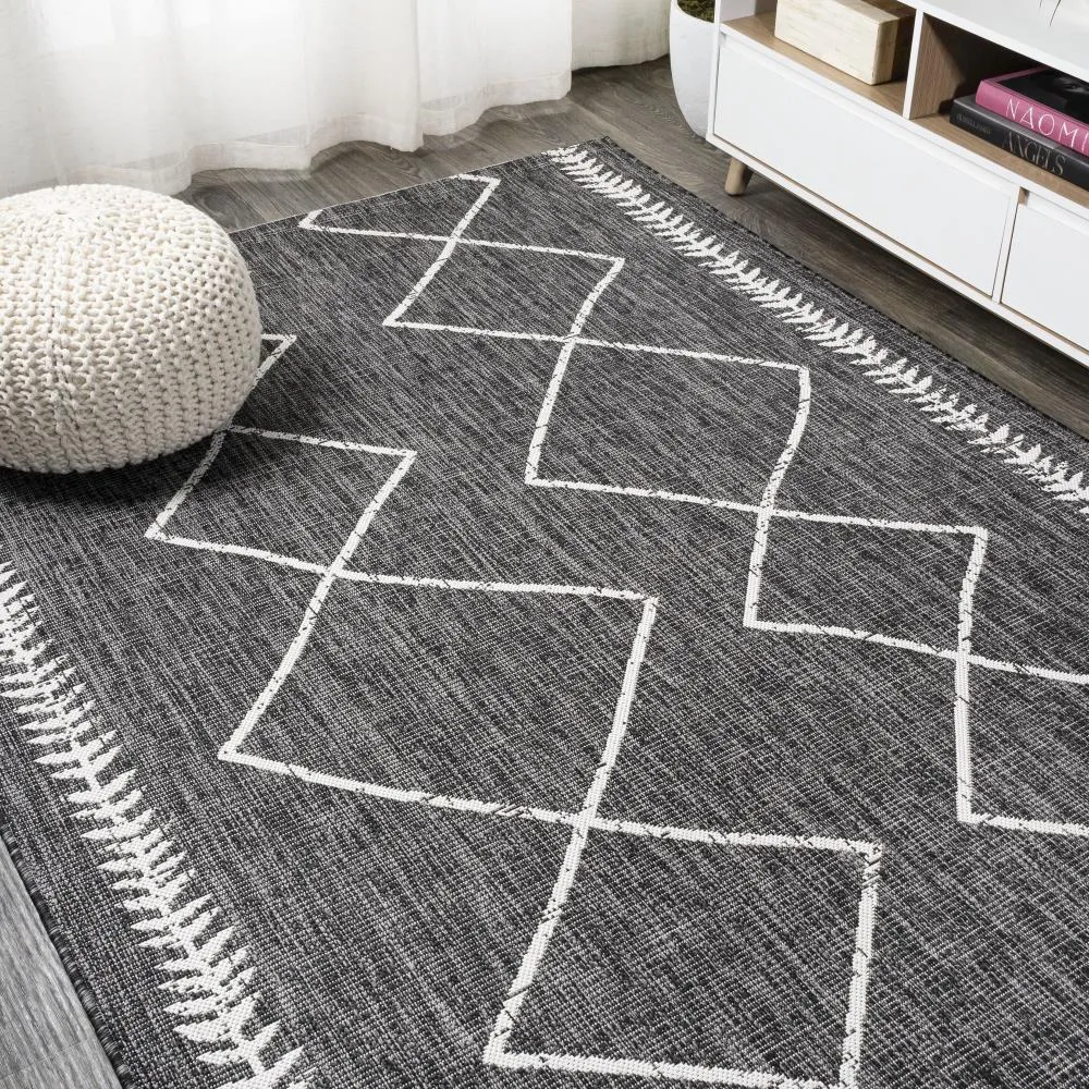 Gandra Derya Tribal Diamond Trellis Area Rug