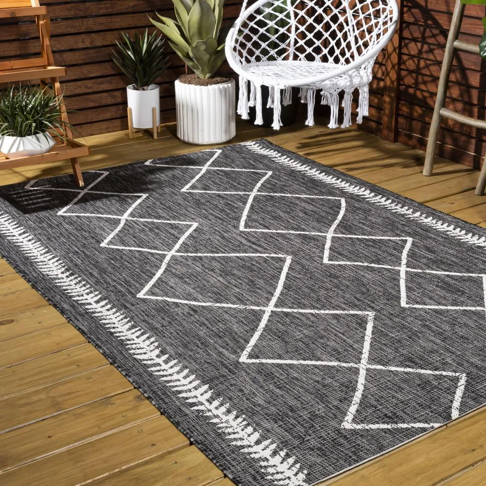 Gandra Derya Tribal Diamond Trellis Area Rug