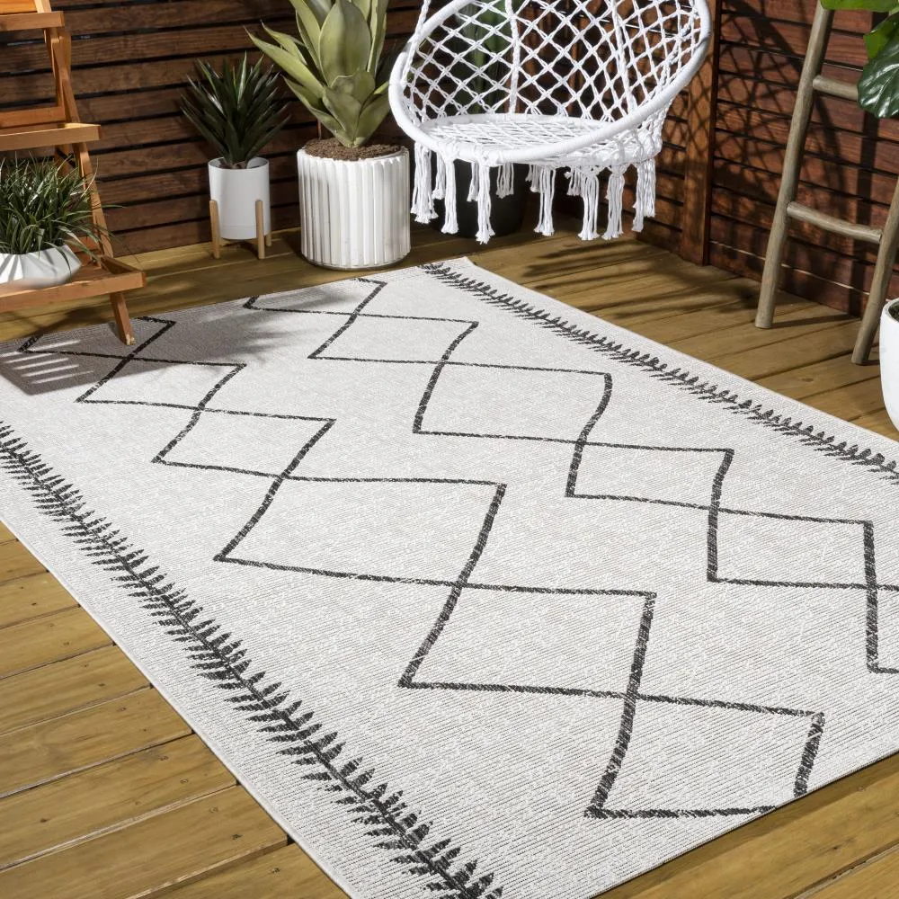 Gandra Derya Tribal Diamond Trellis Area Rug