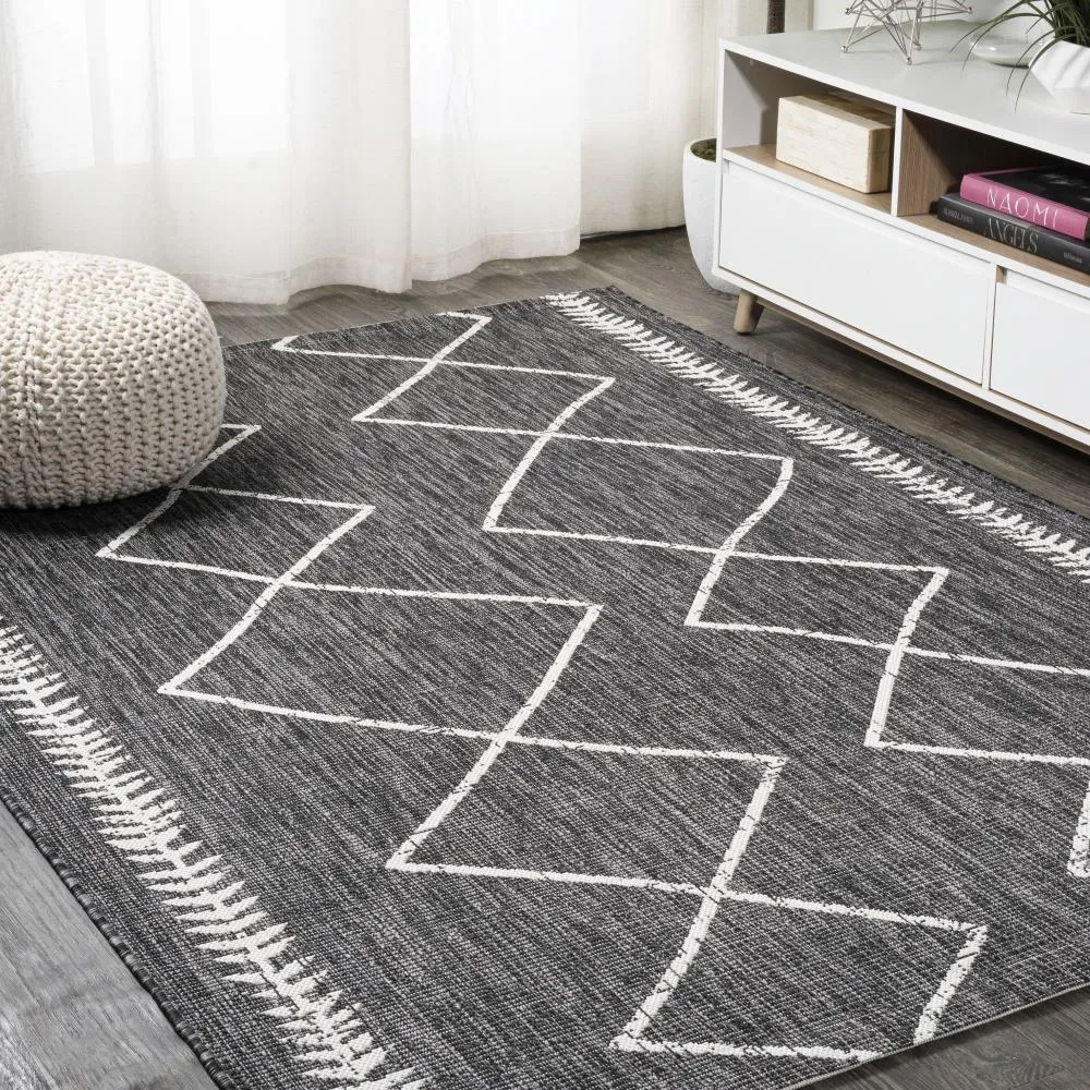 Gandra Derya Tribal Diamond Trellis Area Rug