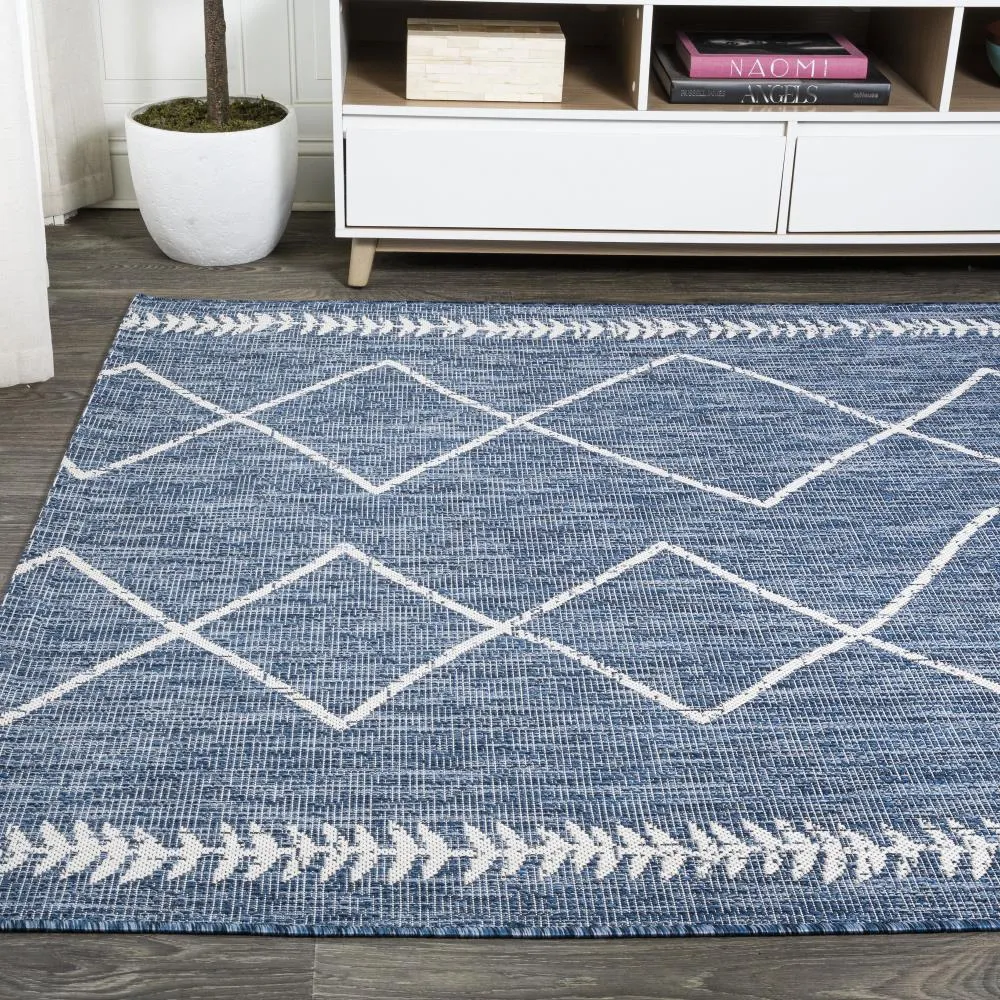 Gandra Derya Tribal Diamond Trellis Area Rug