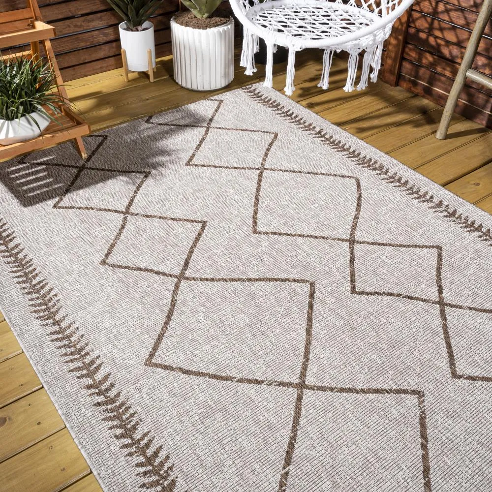 Gandra Derya Tribal Diamond Trellis Area Rug