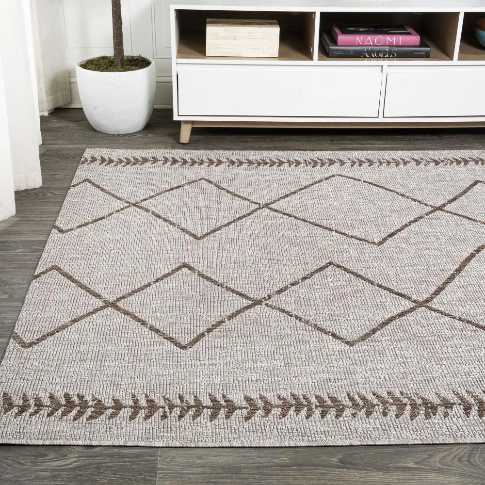 Gandra Derya Tribal Diamond Trellis Area Rug