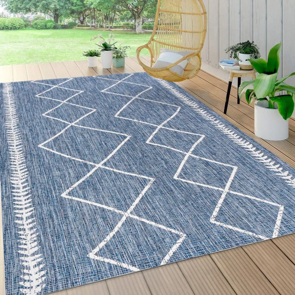 Gandra Derya Tribal Diamond Trellis Area Rug