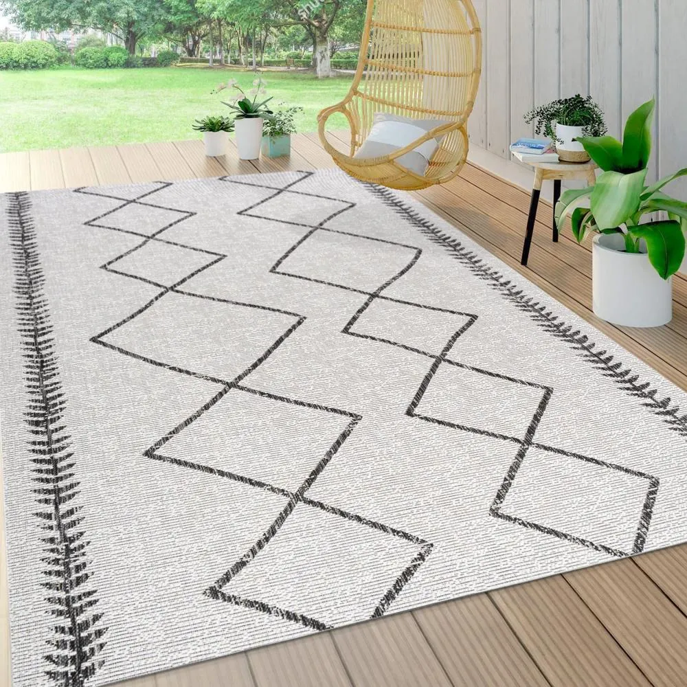 Gandra Derya Tribal Diamond Trellis Area Rug