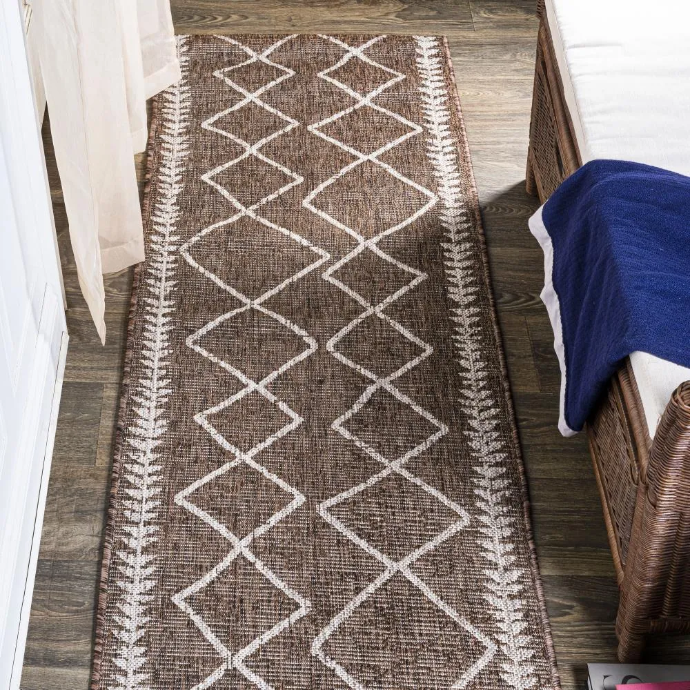 Gandra Derya Tribal Diamond Trellis Area Rug