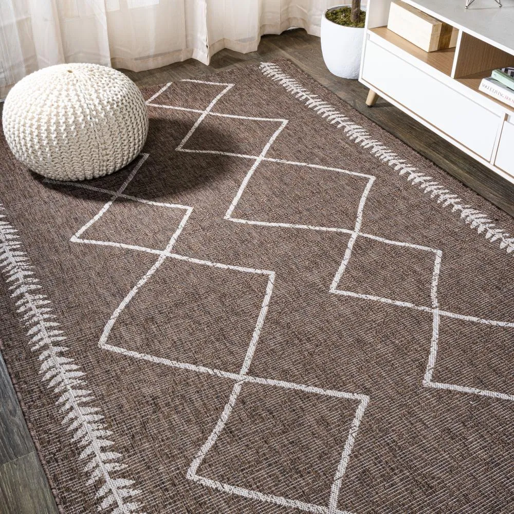 Gandra Derya Tribal Diamond Trellis Area Rug