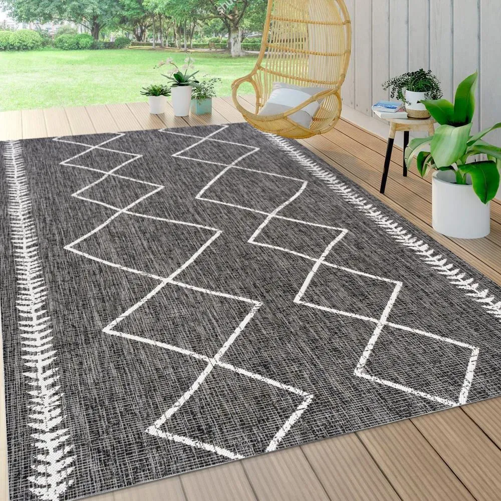 Gandra Derya Tribal Diamond Trellis Area Rug