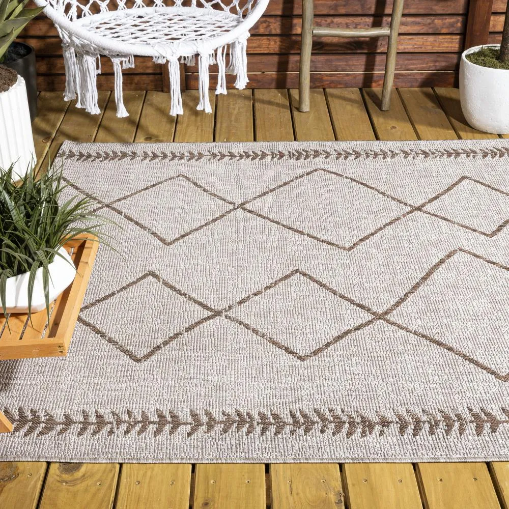 Gandra Derya Tribal Diamond Trellis Area Rug