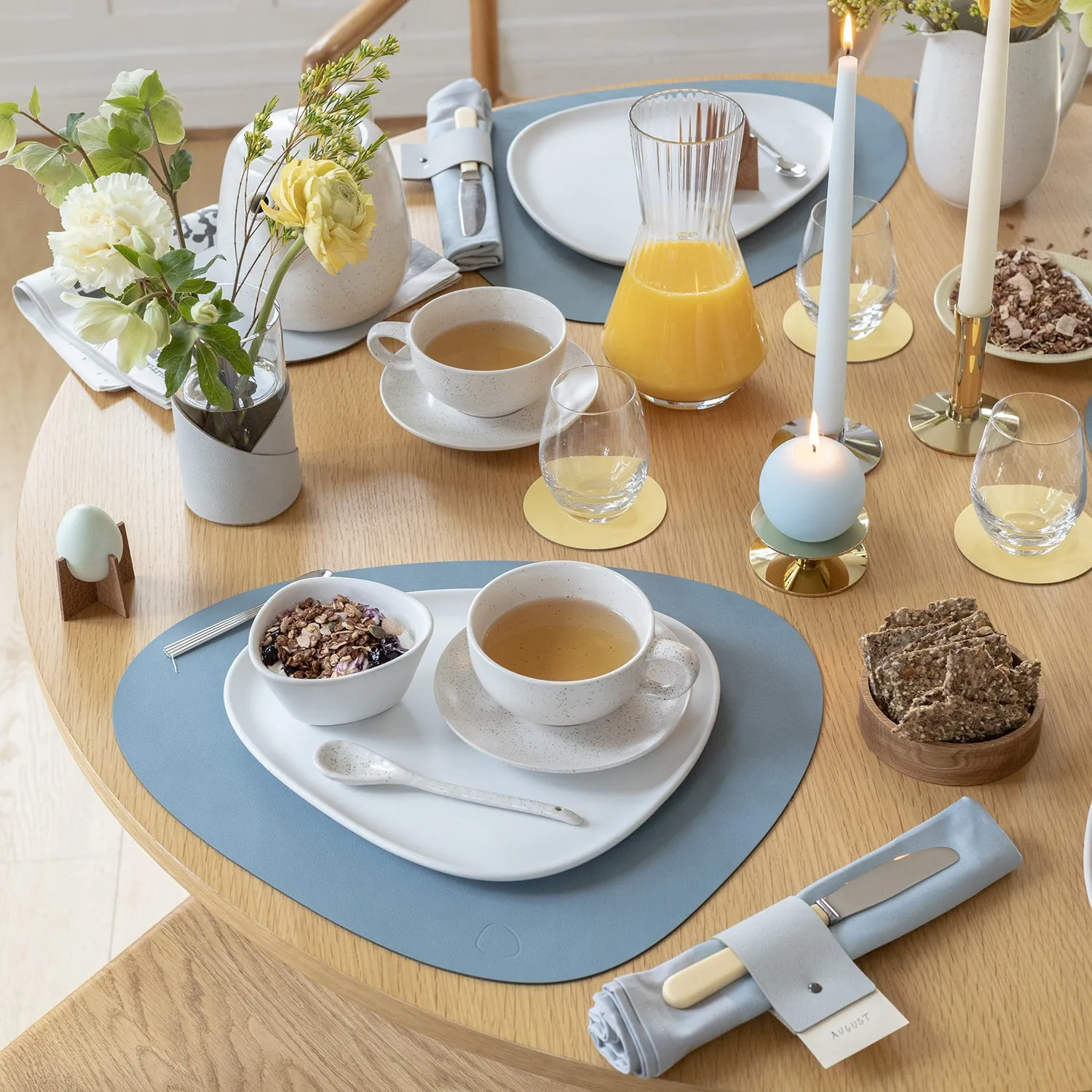 lind dna | table mat | curve large | nupo light blue