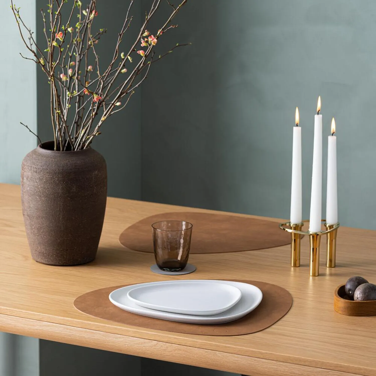 lind dna | table mat | curve large | nupo nature