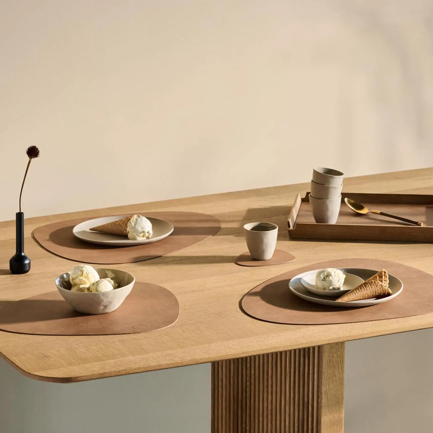 lind dna | table mat | curve large | nupo nature