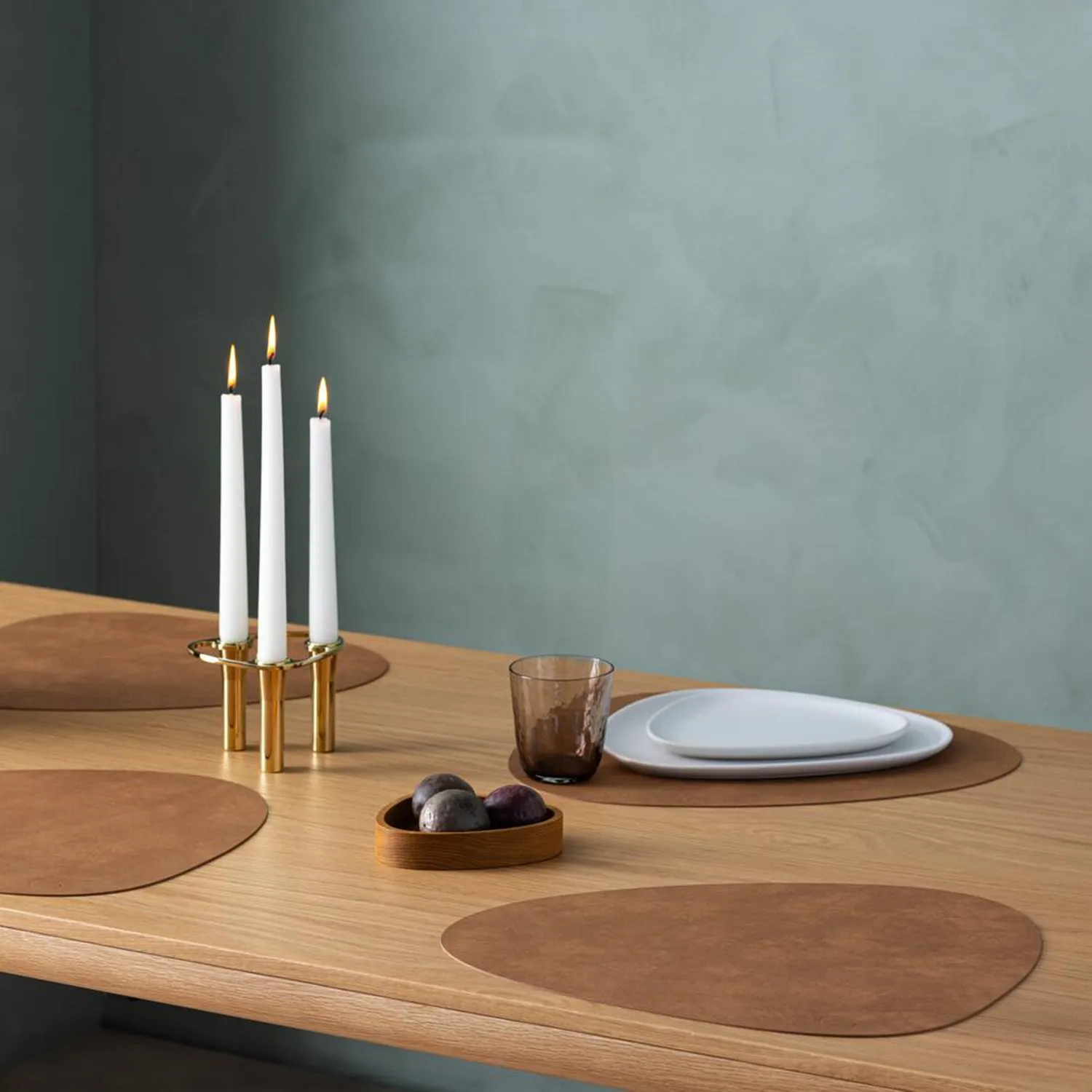 lind dna | table mat | curve large | nupo nature