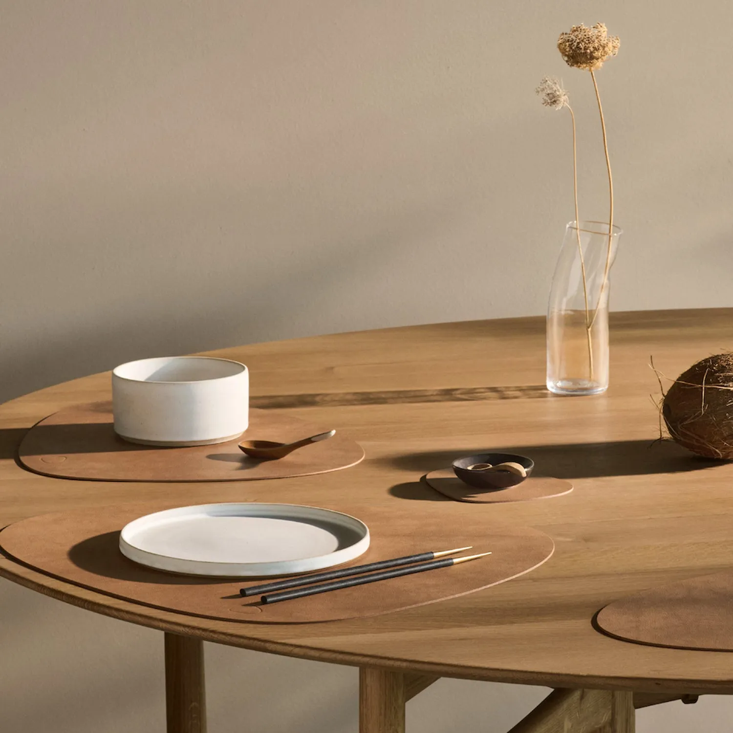 lind dna | table mat | curve large | nupo nature