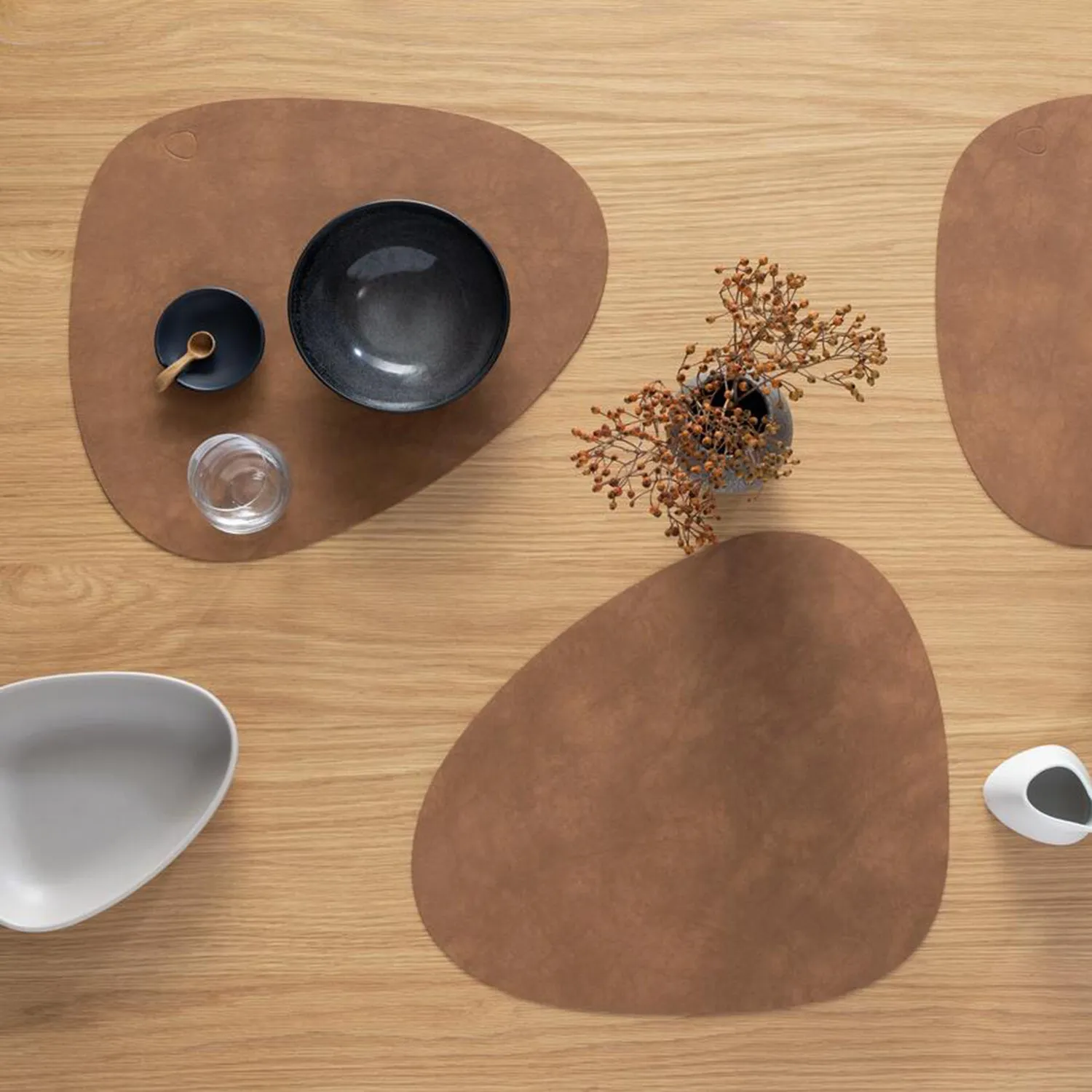 lind dna | table mat | curve large | nupo nature