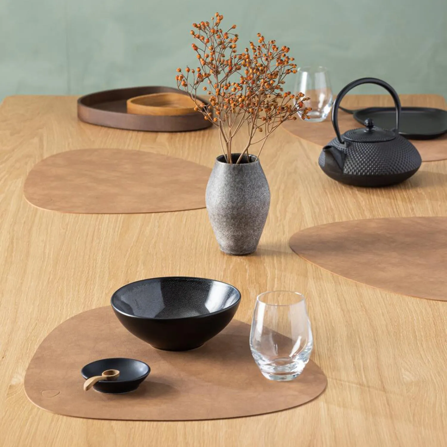 lind dna | table mat | curve large | nupo nature