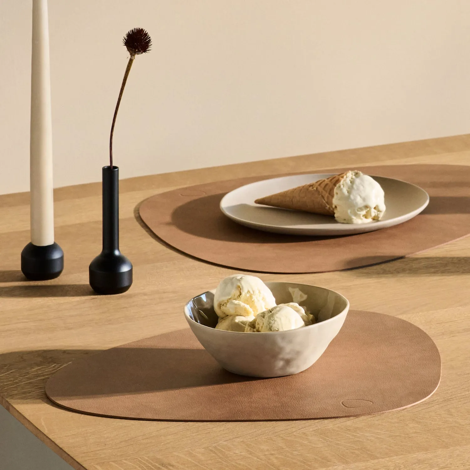 lind dna | table mat | curve large | nupo nature