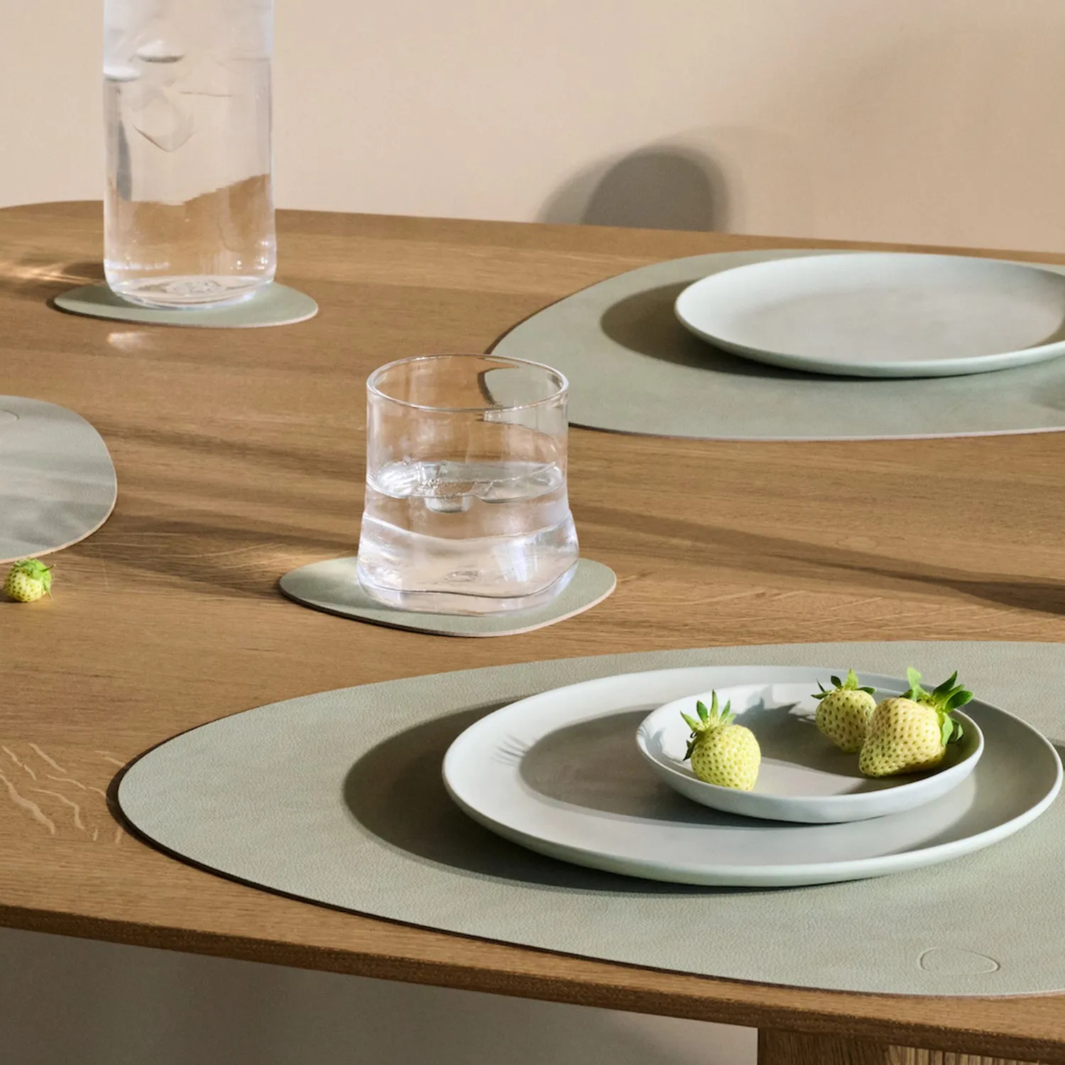 lind dna | table mat | curve large | nupo olive green