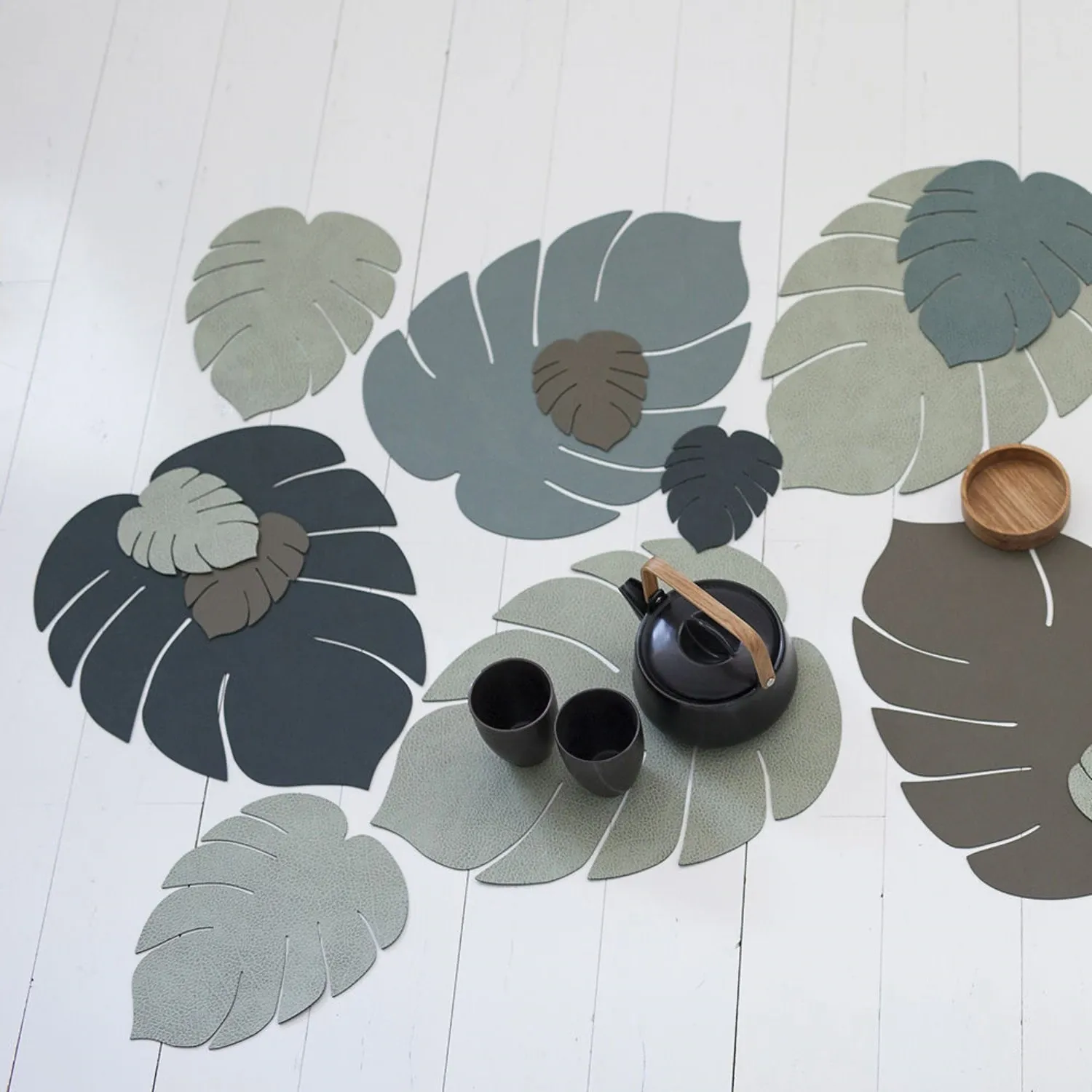 lind dna | table mat | leaf large | nupo dark green