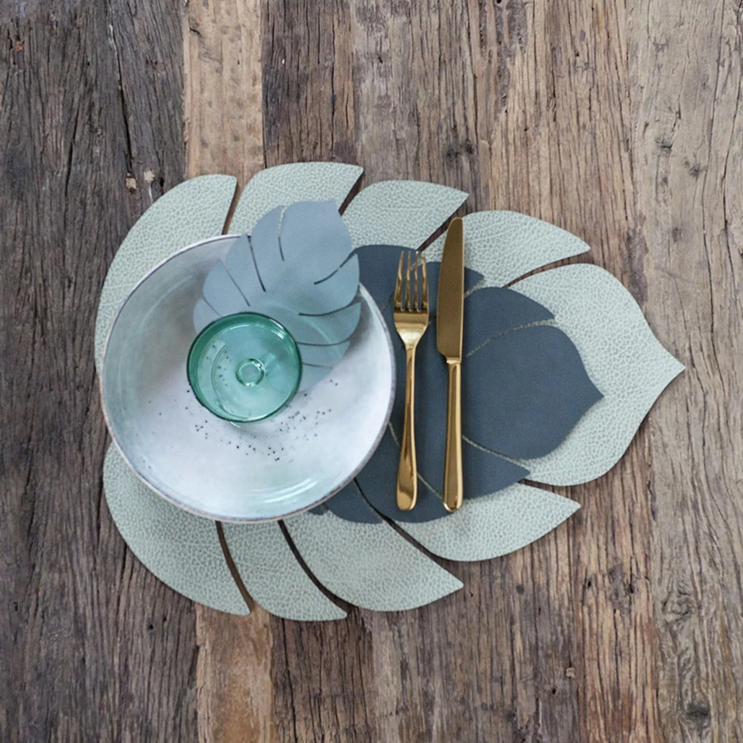 lind dna | table mat | leaf small | nupo dark green