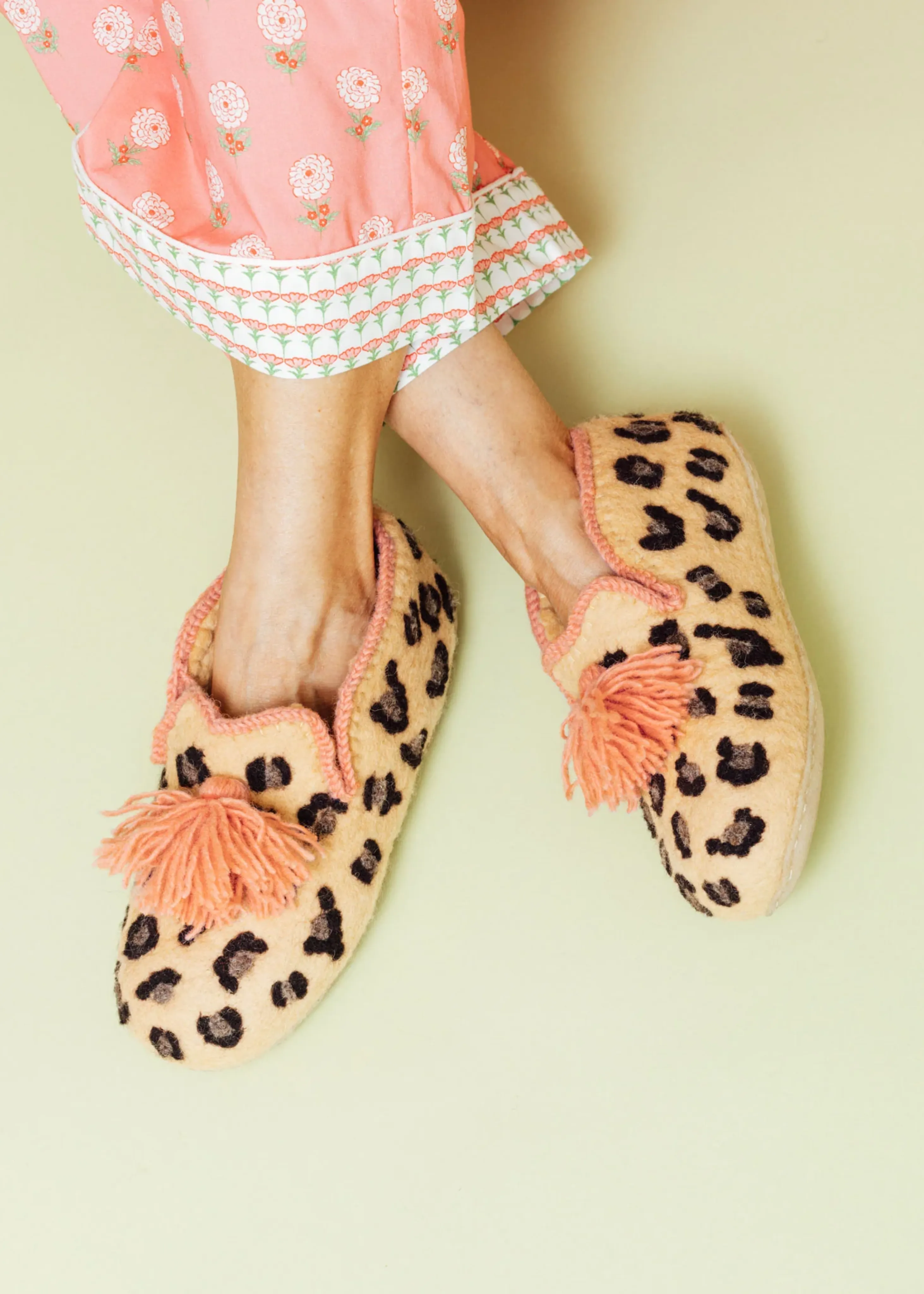 Spots   dots slippers, leopard